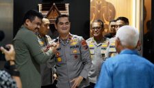Gubernur Sumut Bobby Nasution menerima kunjungan silaturahmi Kapolda Sumut Irjen Pol Sonny Irawan di Kantor Gubernur Sumut, Medan, Selasa (13/10/2026). Dorong Perda khusus anti-narkoba, kolaborasi 3 program unggulan: Germas Tolak Narkoba, Kompak, Sahata. Foto: Ist.