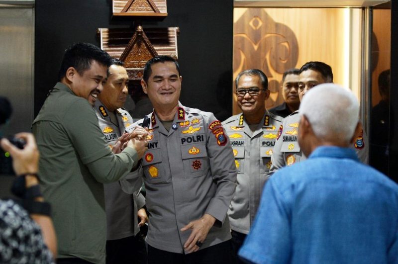 Gubernur Sumut Bobby Nasution menerima kunjungan silaturahmi Kapolda Sumut Irjen Pol Sonny Irawan di Kantor Gubernur Sumut, Medan, Selasa (13/10/2026). Dorong Perda khusus anti-narkoba, kolaborasi 3 program unggulan: Germas Tolak Narkoba, Kompak, Sahata. Foto: Ist.
