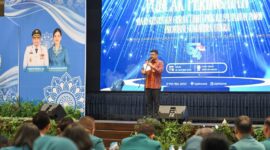 Gubernur Sumut Bobby Nasution saat menyampaikan pentingnya peran ibu dan kader PKK dalam melindungi anak-anak dari ancaman narkoba dan bullying pada acara Puncak HKG PKK ke-54 di Hotel Grand Mercure, Medan, Kamis (22/10/2026). Foto: Ist.