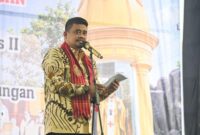 Gubernur Sumatera Utara, Muhammad Bobby Afif Nasution, menyampaikan sambutan serta imbauan kepada rumah ibadah untuk aktif terlibat dalam upaya pemberantasan narkoba pada acara Pemberkatan Santuario Paroki St. Yohanes Paulus II di Namo Pencawir, Kabupaten Deliserdang. Foto: Ist.