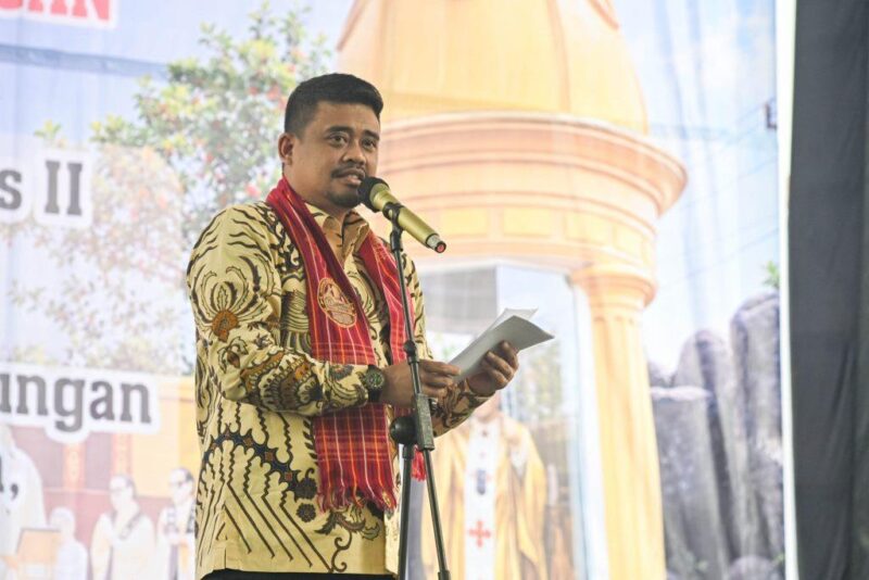 Gubernur Sumatera Utara, Muhammad Bobby Afif Nasution, menyampaikan sambutan serta imbauan kepada rumah ibadah untuk aktif terlibat dalam upaya pemberantasan narkoba pada acara Pemberkatan Santuario Paroki St. Yohanes Paulus II di Namo Pencawir, Kabupaten Deliserdang. Foto: Ist.