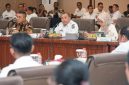 Pj Sekdaprov Sumut Timur Tumanggor saat rapat sinkronisasi Listrik Perdesaan di PLN UID Sumut, Medan, Rabu (7/10/2026). 106 lokasi 2026 fokus Nias & Madina, target Rasio Elektrifikasi 100% pada 2029. Foto: Ist.