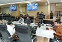 Rapat monitoring dan evaluasi percepatan pembangunan huntap pascabencana yang digelar di ruang rapat Kantor Gubernur Sumut, Jumat (9/10/2026). Foto: Ist.