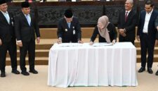 enandatanganan kesepakatan Ranperda antara Pemprov Sumut dan DPRD Sumut, Rabu (28/10/2026). Foto: Ist.