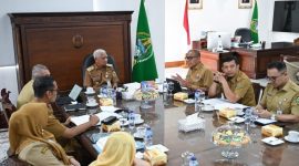 Wakil Gubernur Sumut Surya memimpin rapat percepatan penyerahan aset RSUD dr M Thomsen Nias di Kantor Gubernur Sumut, Senin (19/10/2026). Foto: Ist.