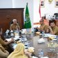 Wakil Gubernur Sumut Surya memimpin rapat percepatan penyerahan aset RSUD dr M Thomsen Nias di Kantor Gubernur Sumut, Senin (19/10/2026). Foto: Ist.