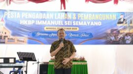 Anggota DPR RI Fraksi Golkar Dapil Sumut I Maruli Siahaan menyampaikan sambutan dalam Pesta Pengadaan Lahan dan Pembangunan HKBP Immanuel Sei Semayang, Deli Serdang, Minggu (25/10/2026). Foto: Ist.