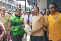 Anggota DPR RI Komisi XIII dari Fraksi Golkar Dapil Sumut I, Kombes Pol.(Purn) Dr Maruli Siahaan SH,MH melakukan baksi sosial kepada ratusan masyarakat penerima manfaat seperti pemulung, sopir angkot dan pengemudi ojek online di Rumah Aspirasi Maruli Siahaan Jl.Nibung II, Kec Medan Petisah, Kota Medan, Jumat (30/10). Foto: Ist.