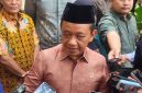 Menteri ESDM Bahlil Lahadalia memberikan keterangan terkait ketersediaan stok BBM nasional di Jakarta, Jumat (16/10/2026). Foto: Ist.
