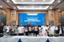 Pejabat Direktorat Jenderal Bea dan Cukai (DJBC) bersama perwakilan Bareskrim Polri memperlihatkan barang bukti emas ilegal dalam konferensi pers penindakan ekspor emas ilegal seberat 25,88 kilogram di Kantor Pusat Bea Cukai, Jakarta. Foto: Ist.