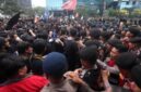 Kerumunan massa saat aksi demonstrasi di Bundaran HI, Rabu 28 Oktober 2026. Polda Metro Jaya tangkap 19 orang beserta barang bukti berbahaya. Foto: Ist.