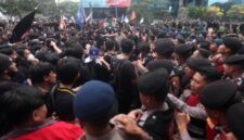 Kerumunan massa saat aksi demonstrasi di Bundaran HI, Rabu 28 Oktober 2026. Polda Metro Jaya tangkap 19 orang beserta barang bukti berbahaya. Foto: Ist.