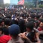 Kerumunan massa saat aksi demonstrasi di Bundaran HI, Rabu 28 Oktober 2026. Polda Metro Jaya tangkap 19 orang beserta barang bukti berbahaya. Foto: Ist.