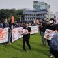 Massa mahasiswa dari Komite Selamatkan Daulat Rakyat (Sadar) menggelar aksi demonstrasi di kawasan Tugu Tani, Jakarta Pusat, Selasa (20/10/2026). Para peserta membentangkan spanduk berisi tuntutan mencakup penanganan karhutla, ketimpangan sosial, hingga penurunan biaya pendidikan. Foto: Ist.