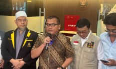Denny Indrayana Laporkan Seluruh Komisioner KPU ke DKPP
