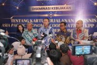 Dirjen Imigrasi Hendarsam Marantoko memberikan keterangan perjalanan luar negeri Nusron Wahid, Selasa (20/10/2026). Foto: Ist.