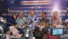 Dirjen Imigrasi Hendarsam Marantoko memberikan keterangan perjalanan luar negeri Nusron Wahid, Selasa (20/10/2026). Foto: Ist.