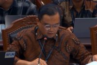 Direktur Jenderal Kemendikdasmen Gogot Suharwoto memberikan penjelasan alur terbitnya Surat Keterangan Penyetaraan pendidikan Gibran di sidang Mahkamah Konstitusi, Jumat (2/10/2026). Foto: Ist.