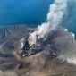 Gunung Anak Krakatau mengalami tiga kali erupsi beruntun pada Senin (19/10/2026) pagi. Foto: Ist.