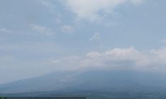 Gunung Semeru Erupsi, Kolom Abu Capai 900 Meter