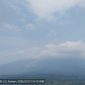 Gunung Semeru erupsi pada Senin (12/10/2026) pukul 11.13 WIB dengan kolom abu setinggi sekitar 900 meter di atas puncak dan mengarah ke barat daya. (Foto: PVMBG)