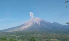 Gunung Semeru Erupsi 5 Kali Sejak Dini Hari, Status Siaga Level III
