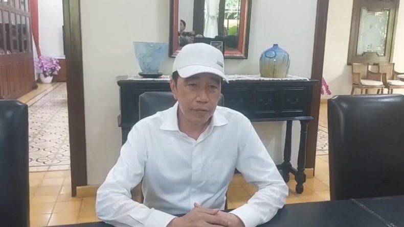 Presiden ke-7 RI Joko Widodo saat memberikan keterangan di kediamannya, Solo, Jawa Tengah, Jumat (16/10/2026). Foto: Ist.