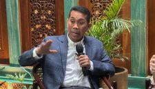 Juru Bicara DPP Gerindra Kamrussamad saat berbicara dalam forum evaluasi 2 tahun pemerintahan Prabowo-Gibran, Selasa (20/10/2026). Foto: Ist.