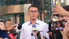Juru Bicara KPK Budi Prasetyo memberikan keterangan kepada awak media terkait pemeriksaan saksi dan perkembangan kasus dugaan korupsi Dana Siap Pakai BNPB, Rabu (28/10/2026). KPK periksa Agus Riyanto beserta tiga saksi lain, 5 tersangka telah ditetapkan, aset Rp5,47 miliar disita. Foto: Ist.