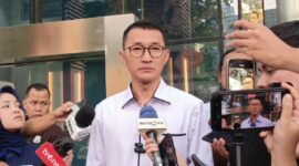 Juru Bicara KPK Budi Prasetyo memberikan keterangan kepada awak media terkait pemeriksaan saksi dan perkembangan kasus dugaan korupsi Dana Siap Pakai BNPB, Rabu (28/10/2026). KPK periksa Agus Riyanto beserta tiga saksi lain, 5 tersangka telah ditetapkan, aset Rp5,47 miliar disita. Foto: Ist.