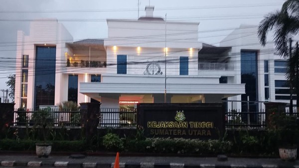 Gedung Kantor Kejaksaan Tinggi Sumatera Utara (Kejati Sumut) di Medan. Bidang Pengawasan Kejati Sumut tengah memproses laporan masyarakat terkait dugaan penyelewengan proyek di Dinas Pendidikan Sumut. Foto: Ist.