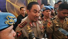 Kapolri Jenderal Suyudi Ario Seto memberikan keterangan terkait penanganan karhutla di Gedung Kementerian Hukum, Kamis (15/10/2026). Foto: Ist.