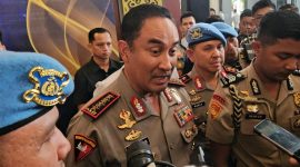 Kapolri Jenderal Suyudi Ario Seto memberikan keterangan terkait penanganan karhutla di Gedung Kementerian Hukum, Kamis (15/10/2026). Foto: Ist.