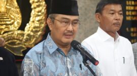 Mantan Ketua Mahkamah Konstitusi Jimly Asshiddiqie memberikan penjelasan mengenai jalur konstitusional pemakzulan Wakil Presiden Gibran Rakabuming Raka menyusul putusan Mahkamah Agung yang membatalkan surat keterangan penyetaraan ijazah SMA-nya, Sabtu (31/10/2026). Foto: Ist.