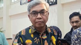 Ketua KPK Setyo Budiyanto saat memberikan keterangan pers, Kamis (8/10/2026). Menilai Nusron Wahid kurang bisa atur waktu absen panggilan penyidik, panggilan ulang akan dijadwalkan. Foto: Ist.
