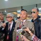 Kuasa hukum pelapor Ahmad Khozinudin memberikan keterangan pers di Bareskrim Polri, Rabu (7/10/2026). Gibran dilaporkan terkait dugaan pemalsuan dokumen pendidikan, pelapor gunakan putusan MK sebagai bukti. Foto: Ist.