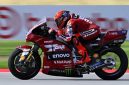 Pembalap Ducati Lenovo, Marc Marquez, beraksi dalam sprint race MotoGP Mandalika 2026 di Sirkuit Mandalika, Lombok, NTB, Sabtu (10/10/2026). Marquez berhasil meraih kemenangan setelah menyalip Jorge Martin saat balapan menyisakan lima lap. Foto: Ist.