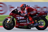 Pembalap Ducati Lenovo, Marc Marquez, beraksi dalam sprint race MotoGP Mandalika 2026 di Sirkuit Mandalika, Lombok, NTB, Sabtu (10/10/2026). Marquez berhasil meraih kemenangan setelah menyalip Jorge Martin saat balapan menyisakan lima lap. Foto: Ist.