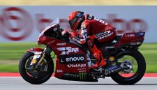 Pembalap Ducati Lenovo, Marc Marquez, beraksi dalam sprint race MotoGP Mandalika 2026 di Sirkuit Mandalika, Lombok, NTB, Sabtu (10/10/2026). Marquez berhasil meraih kemenangan setelah menyalip Jorge Martin saat balapan menyisakan lima lap. Foto: Ist.