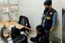 Petugas mengamankan barang bukti berupa sabu seberat 621 gram yang disembunyikan di dalam sepatu calon penumpang di Bandara Kualanamu, Jumat (9/10/2026). Tersangka SO berhasil melarikan diri, barang bukti diserahkan ke Sat Narkoba Polresta Deli Serdang. Foto: Ist.