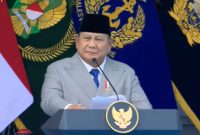 Presiden Prabowo Subianto menyampaikan amanat di upacara peringatan HUT ke-81 TNI di Mabes TNI, Cilangkap, Jakarta Timur, Senin (5/10/2026). Beliau menegaskan TNI harus utamakan prestasi, bukan senioritas atau loyalitas sempit. Foto: Ist.
