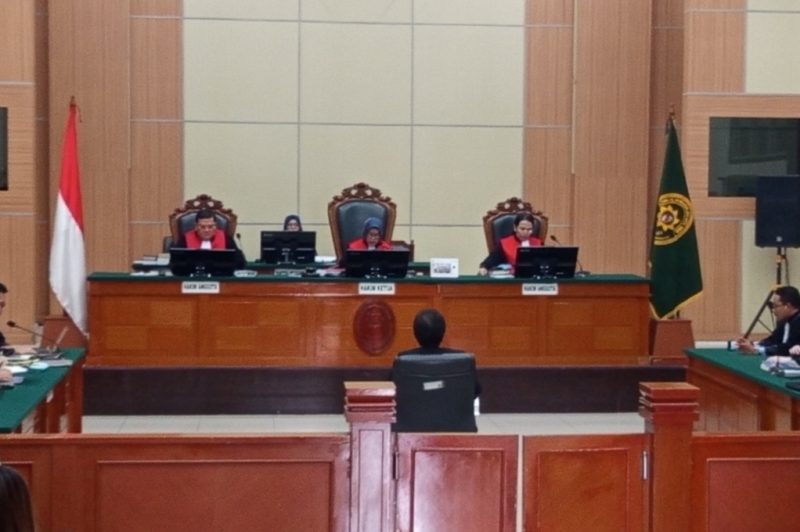Sidang pembacaan putusan sela kasus dugaan fitnah ijazah Jokowi di PN Jakarta Timur, Senin (19/10/2026). Foto: Ist.