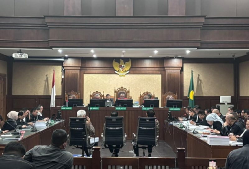 Terdakwa Nurman Herin membantah dakwaan pemerasan dan mengaku ditekan penyidik untuk mengakui menerima ransel dari Ferry dan menyerahkan ke Febrie Adriansyah. Foto: Ist.