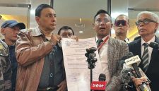 Perwakilan Tim Advokasi Penegak Moral, Etika, dan Integritas Bangsa saat menyerahkan permohonan tindak lanjut di Bareskrim Polri, Senin (19/10/2026). Foto: Ist.