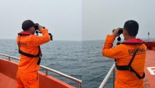 Tim SAR Sorong melakukan pencarian 10 penumpang speedboat milik Pemkab Fakfak yang dilaporkan tenggelam di perairan Sorong Selatan, Papua Barat Daya. Foto: Ist.