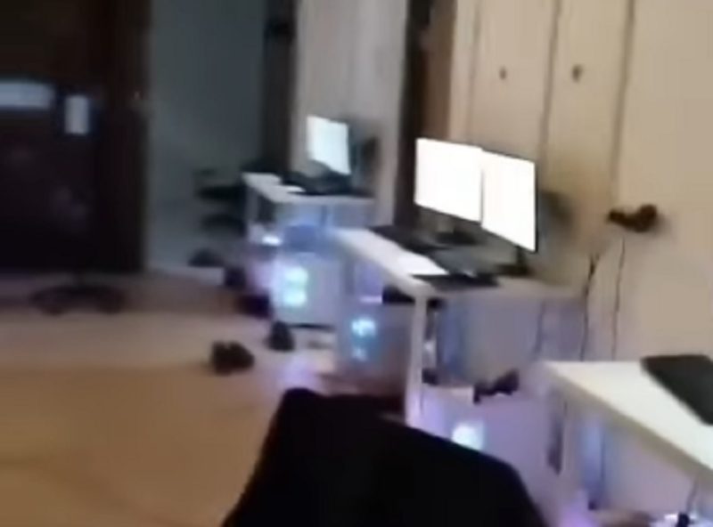 Puluhan unit komputer berjejer di rumah dinas TNI KPAD Cijantung yang diduga dijadikan markas judi online. Pemilik ditahan Pomdam Jaya, 11 operator sipil diamankan, Jumat (9/10/2026). Foto: Ist.